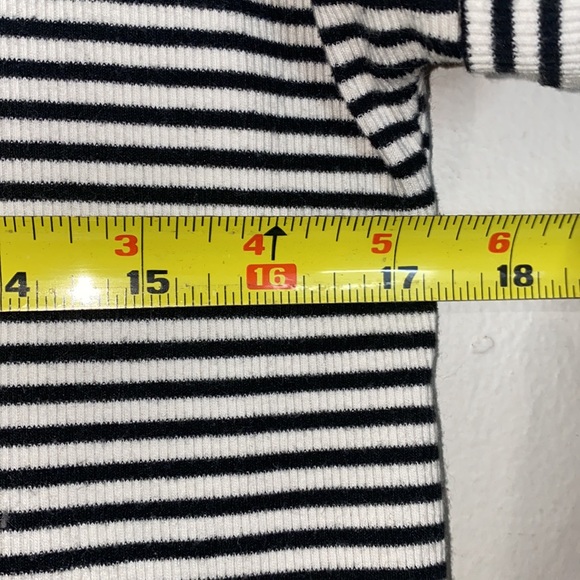 🪿Adorable striped top! - Picture 5 of 6